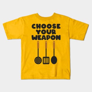 CHOOSE YOUR WEAPON Kids T-Shirt